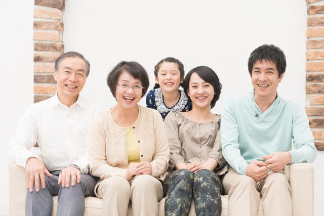 祖父母と両親と子供