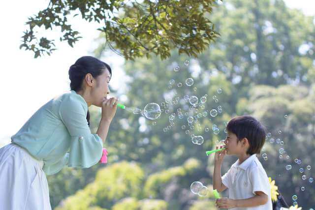 子供と遊ぶ